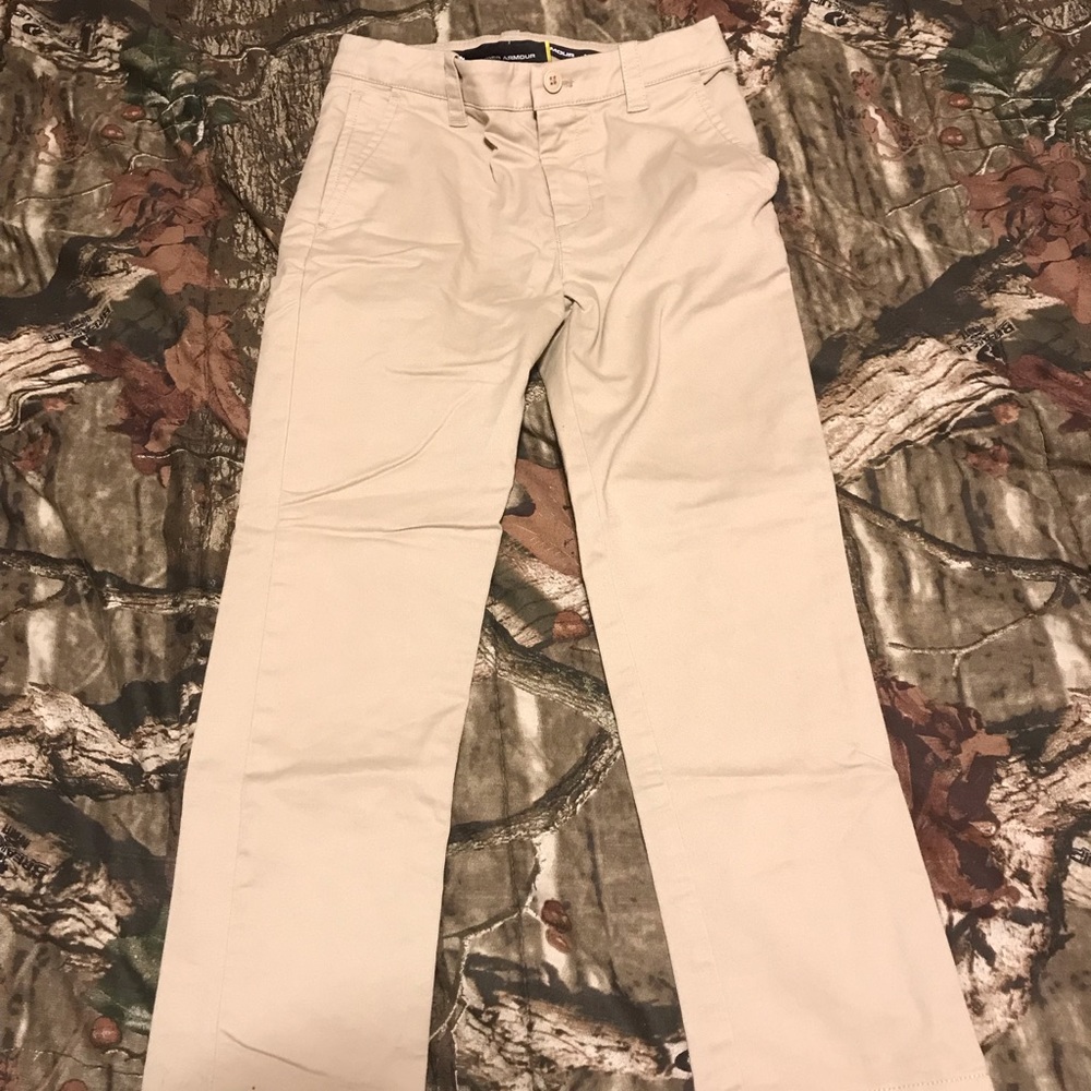 Boys size 6 under armour khaki dress pants